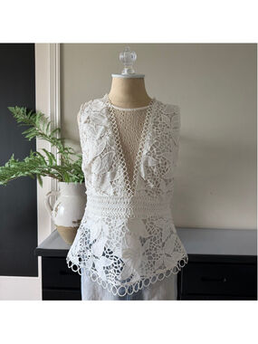Aqua White Lace Peplum Top Size M Elegant V-Neck Formal Chic